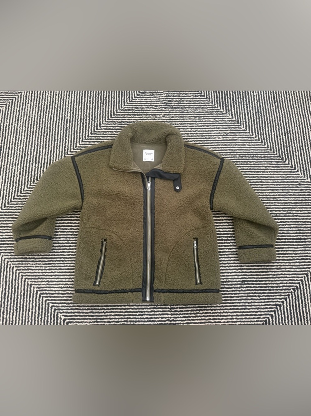Abercrombie & Fitch Women's Contrast Trim Sherpa Aviator Jacket NWOT Medium